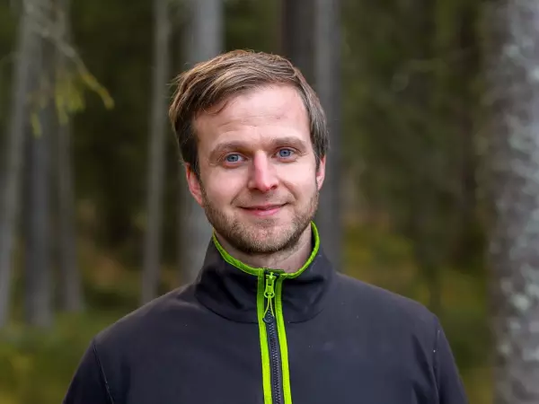 Daniel Engebretsen er skogbruksleder i Halden. Her får du vite litt mer om bakgrunnen hans og hans motivasjon med å jobbe med skog.