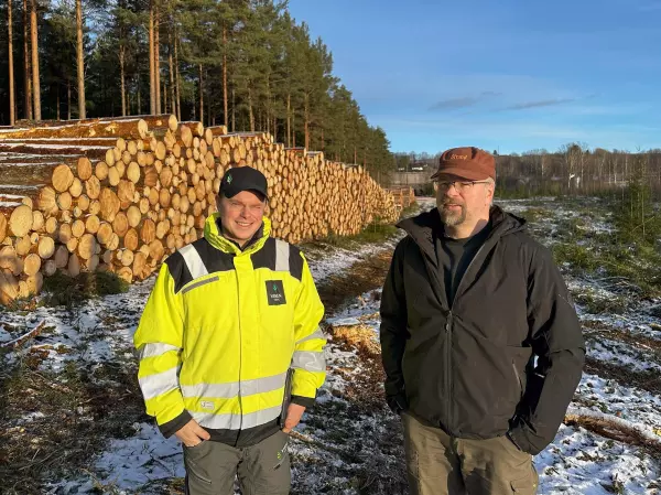 Skogeier Håkon Lindstad søkte Ringerike kommune om å få omregulere fra skog til dyrket mark. Det sa kommunen ja til, og til våren skal Lindstad pløye nye 80-90 dekar med kornåker.