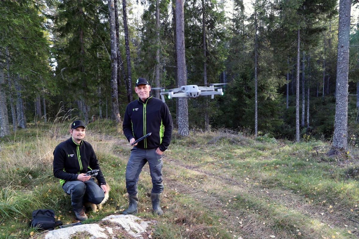 Hans Martin og Bjørn Kristian kjører drone