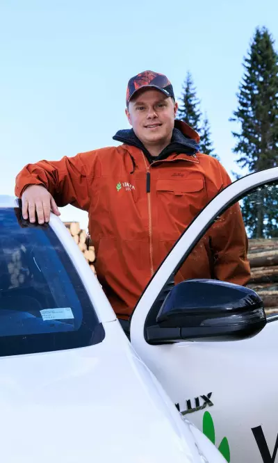 En skogbruksleder er bindeleddet mellom skogeieren og de som jobber med å forvalte skogen. Skogbrukslederens jobb inkludere planlegging av og ansvaret for hogst, planting og pleiing av ung skog. Som skogbruksleder gir du tilbud på arbeid som bør gjøres i skogen til eieren av skogen, og har ansvaret for at jobben blir gjort riktig.